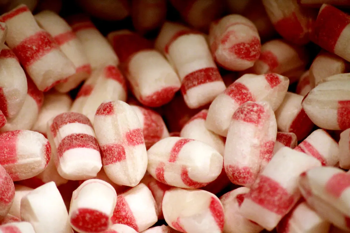 GettyImages-1756166312 A pile of red and white striped peppermint candies.